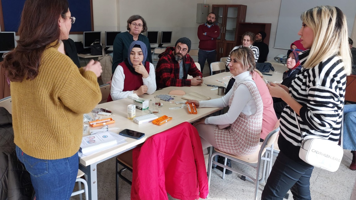 Eskişehir'de Bir İlk! Öğretmenlerimize Tip1 Diyabet Tanılı Öğrencilerin Okulda Bakımı İçin Seminer Verildi